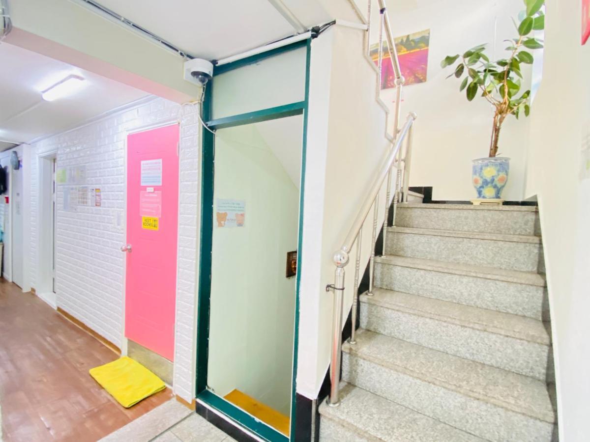 Aroha Guesthouse Seoul Station ภายนอก รูปภาพ